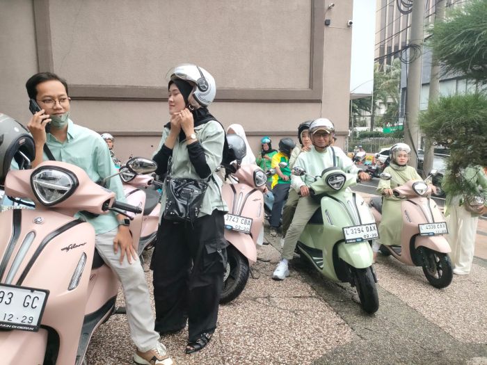 BERANGKAT: Para peserta Stylish On The Road (SOTR) bersama Grand Filano Hybrid-Connected, bersiap berangkat menuju panti asuhan Adinda, Sidosermo, Sabtu (15/3).