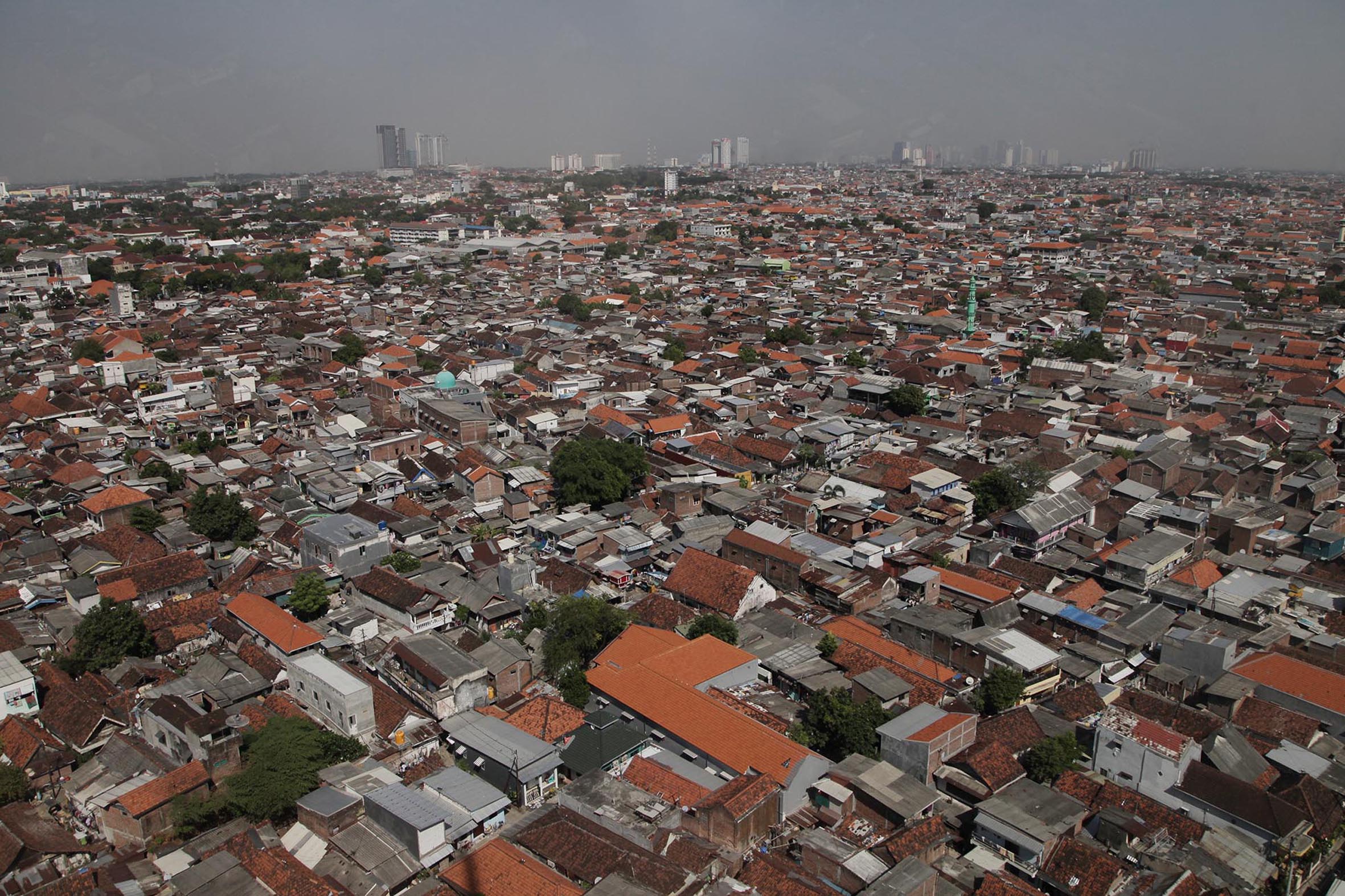MENGADU NASIB: Usai lebaran biasanya banyak kaum urban baru di Kota Pahlawan.