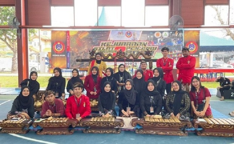 Unesa mengirim mahasiswanya dalam program pertukaran internasional untuk mengajarkan gamelan dan tari tradisional Jawa di Malaysia.