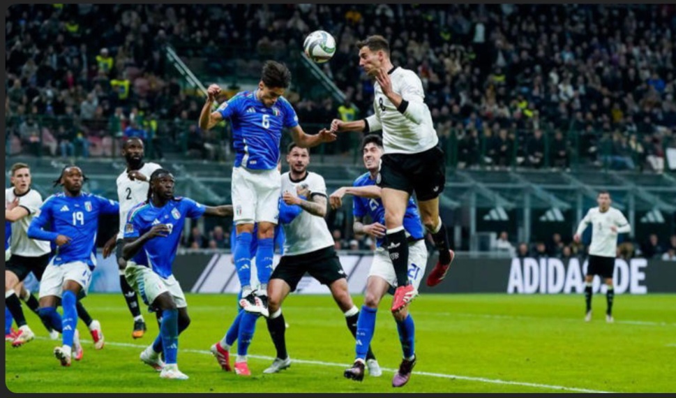 Leon Goretzka (kanan) mencetak gol kemenangan untuk Jerman dengan waktu tersisa 14 menit dari pertandingan.