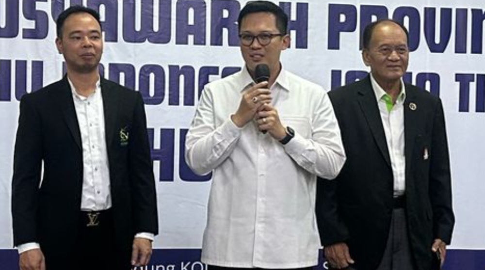 HM Ali Affandi La Nyalla Mahmud Mattalitti (tengah) secara aklamasi terpilih sebagai Ketua Pengprov Wushu Indonesia Jawa Timur.