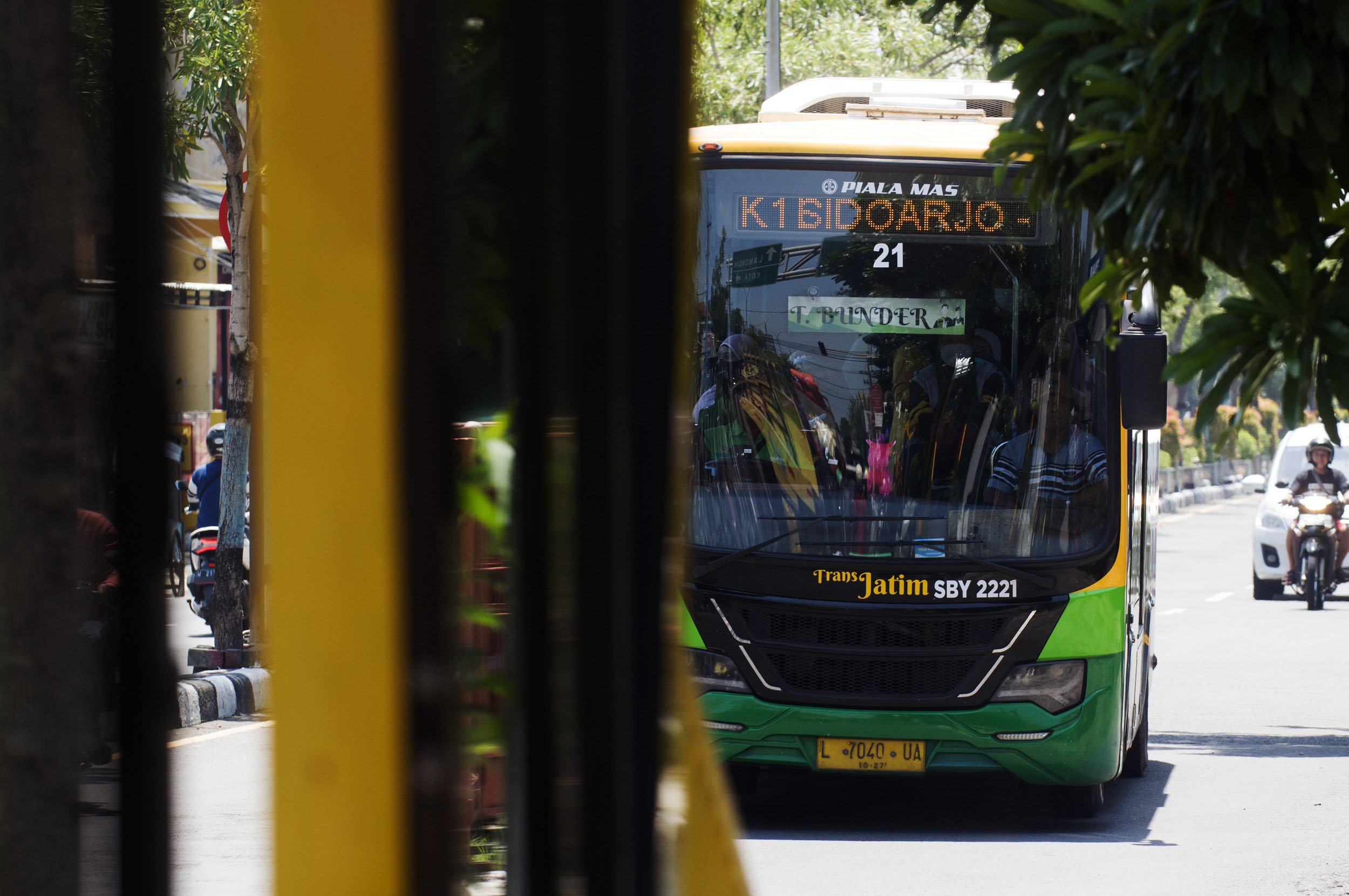 Meskipun masih disubsidi dan belum bisa membiayai operasional sendiri, namun Bus Trans Jatim membawa multiplier effect, khususnya di sektor ekonomi.