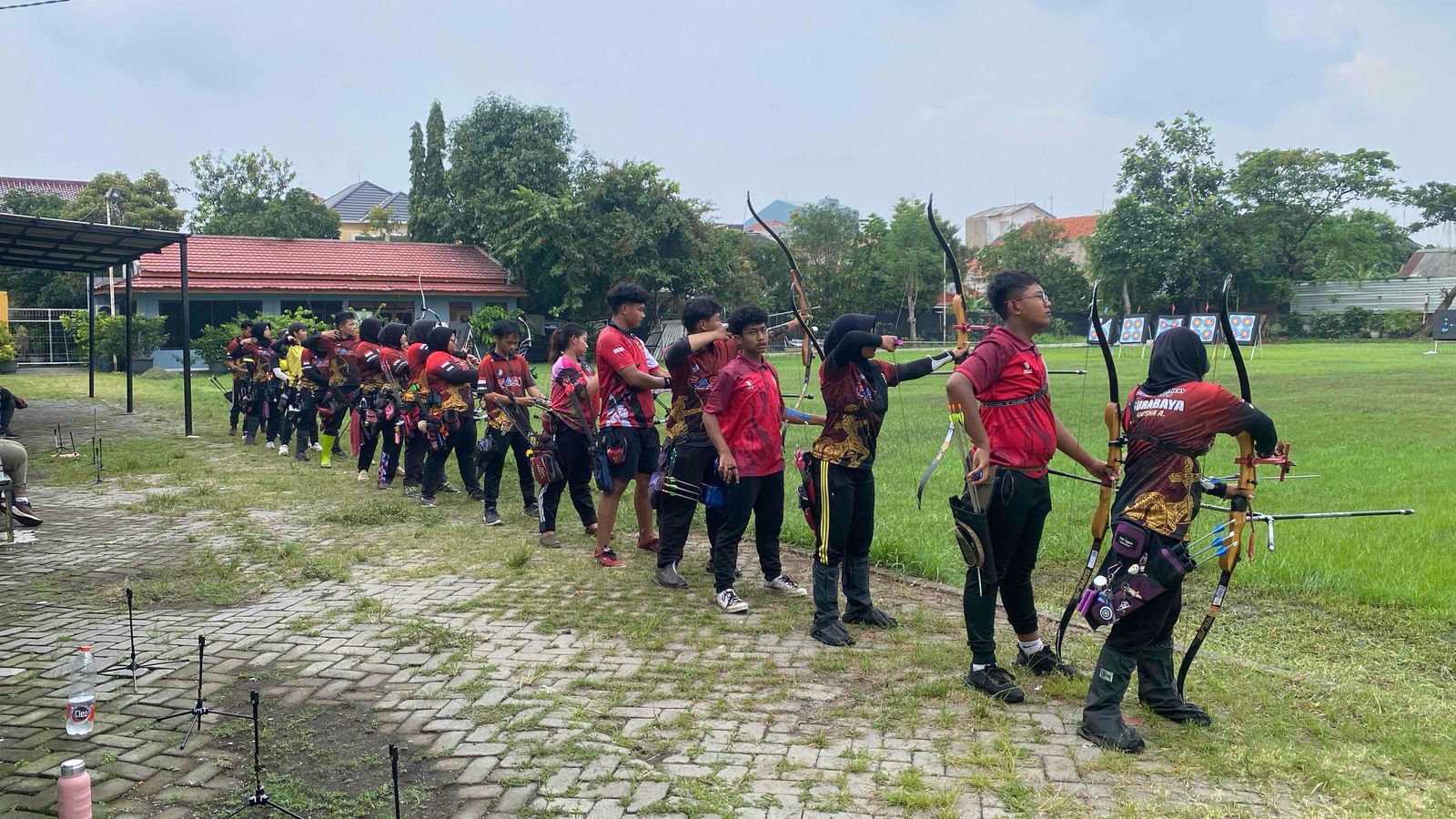 Tim panahan Kota Surabaya berlatih serius jelang Porprov IX Jatim.