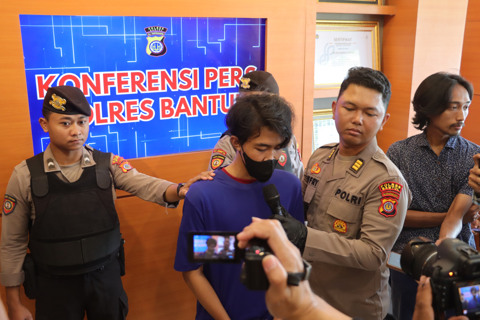 Keji : MRR, pelaku pembunuhan terhadap kekasihnya dihadirkan dihadapan awak media disela-sela pressconfrence di Mapolres Bantul.