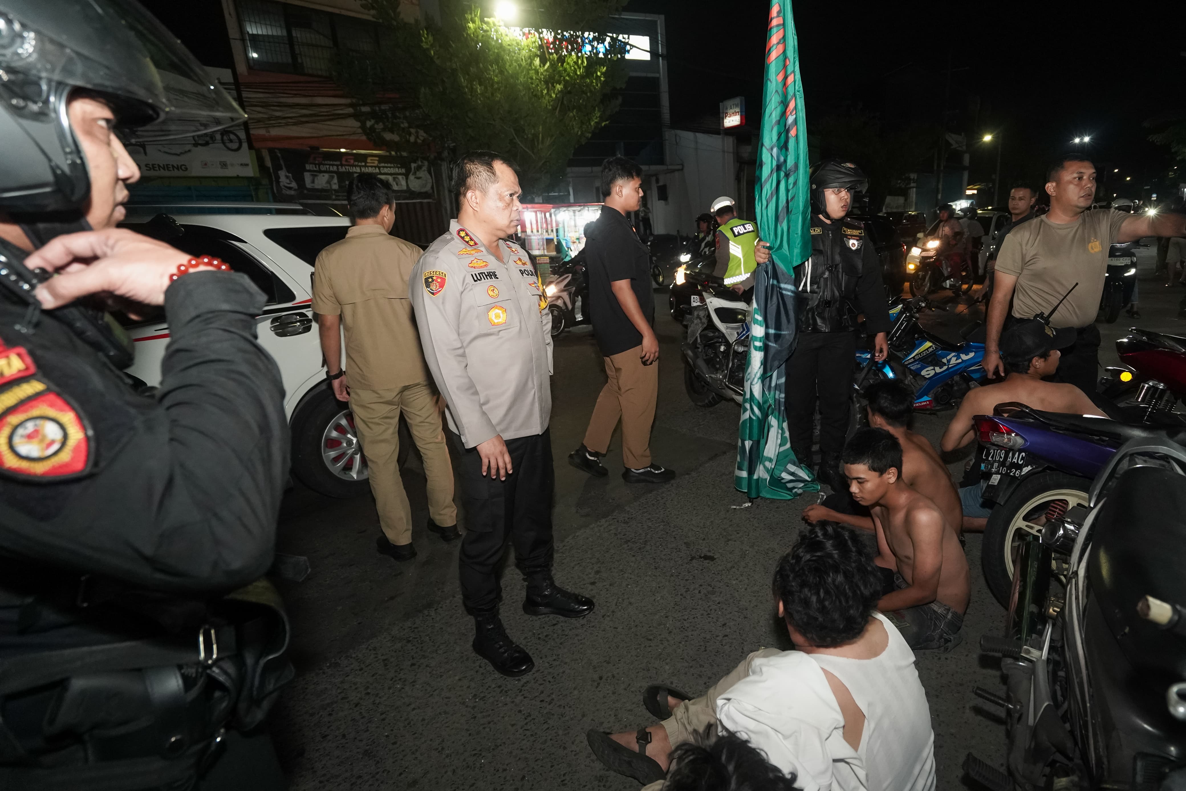 Sejumlah remaja diamankan karena konvoi pada malam takbiran di Surabaya. (IST)