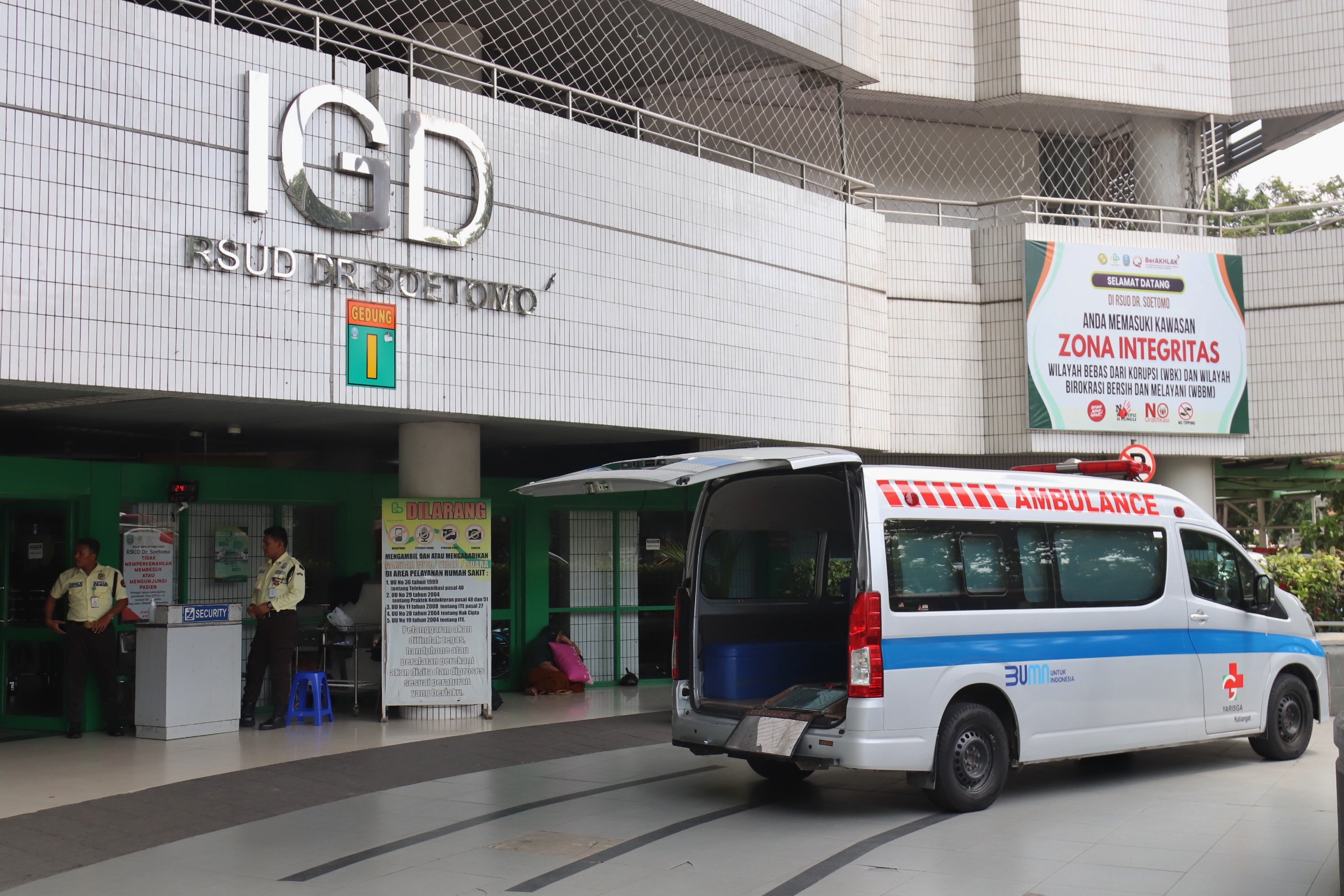 Suasana pelayanan di area IGD RSUD Dr Soetomo, Surabaya.&nbsp;