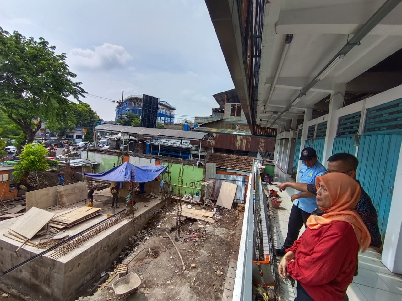 FASILITAS KESELAMATAN: Grand water tank atau tandon air berkapasitas besar yang dibangun di sisi depan Pasar Kembang Surabaya untuk mengantisipasi jika terjadi kebakaran.