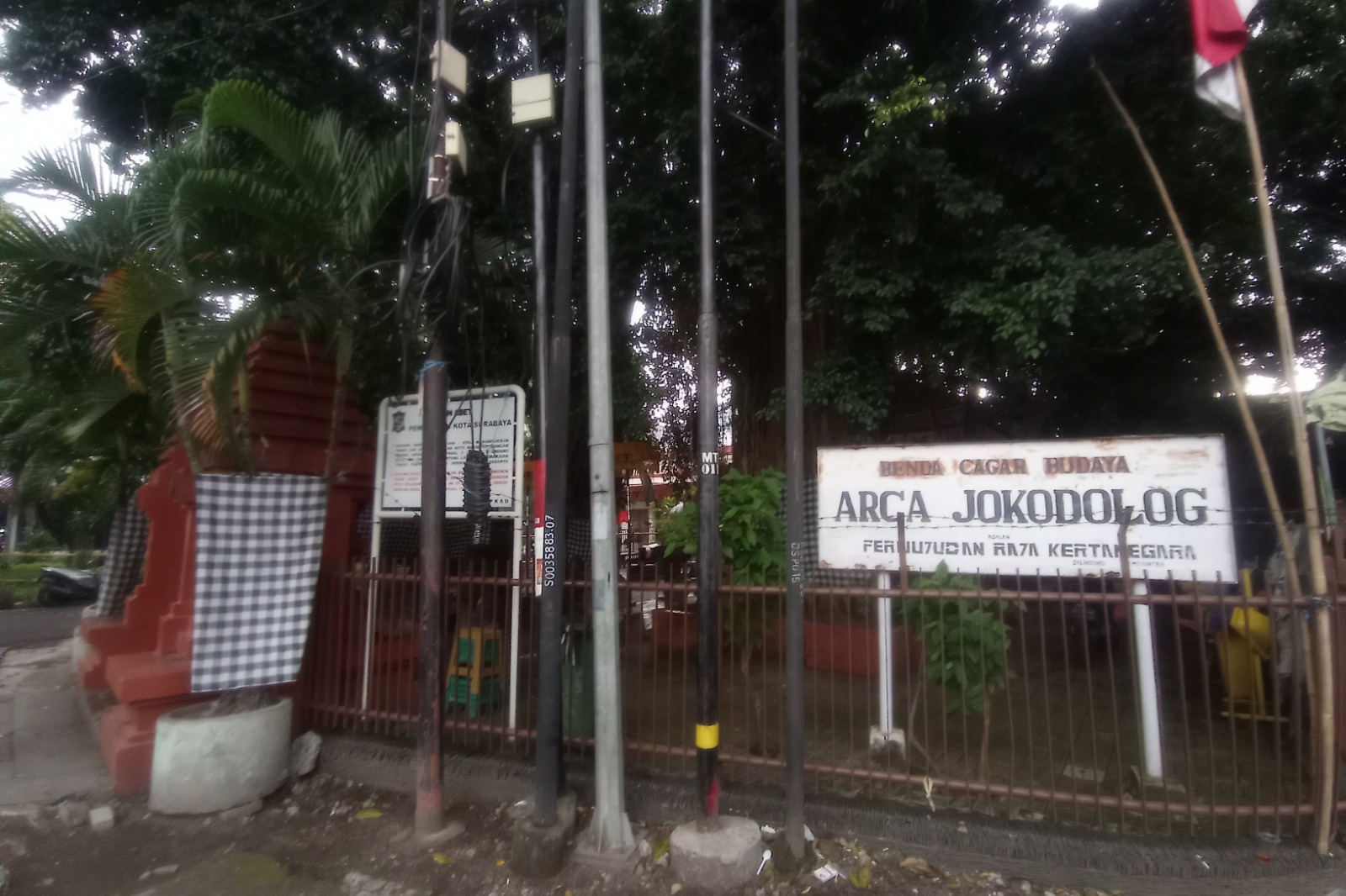 DIKULTUSKAN: Arca Joko Dolog yang merupakan pendermaan dari Raja Singasari terakhir yakni Sri Kertanegara dahulu sangat dihormati.