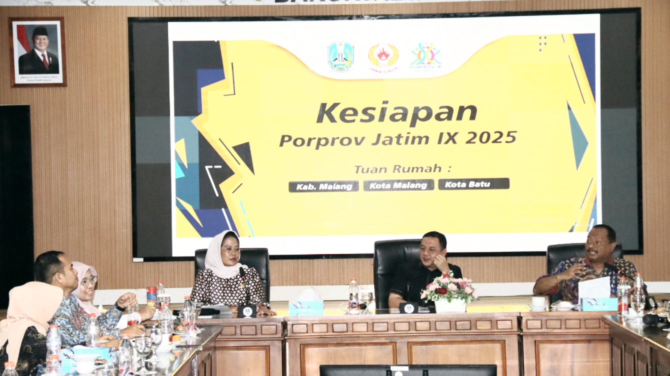 Ketua Umum KONI Jatim M Nabil (kanan) memaparkan kesiapan KONI Jatim sebagai pelaksana Porprov IX 2025