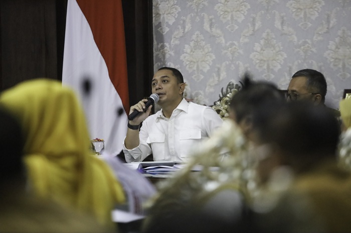 LAPOR: Wali Kota Eri Cahyadi memaparkan langsung capaian program Sanitasi Total Berbasis Masyarakat (STBM) di hadapan tim verifikator secara daring, Senin (14/4/2025), dari Ruang Sidang Wali Kota.  &nbsp;