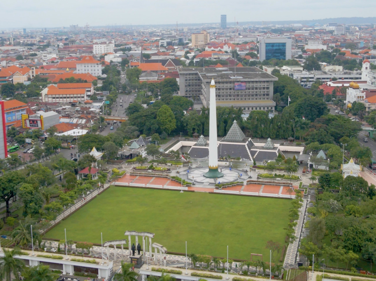 BERSEJARAH: Monumen Tugu Pahlawan terlihat megah tidak hanya menyimpan sejarah, namun misteri pemrakarsa dan arsitek pembangunan.