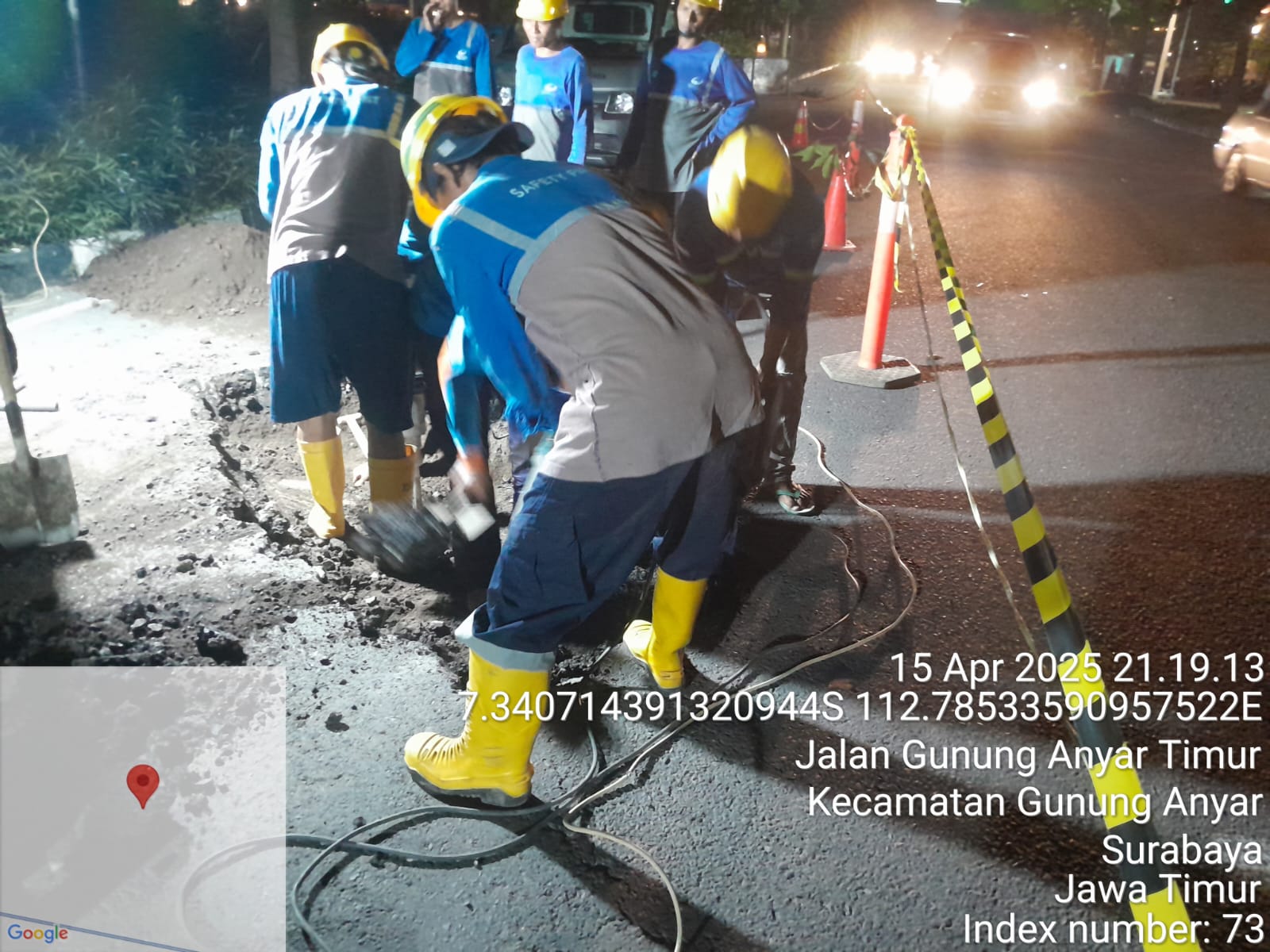 Perbaikan jaringan PDAM di kawasan MERR Surabaya. (IST)