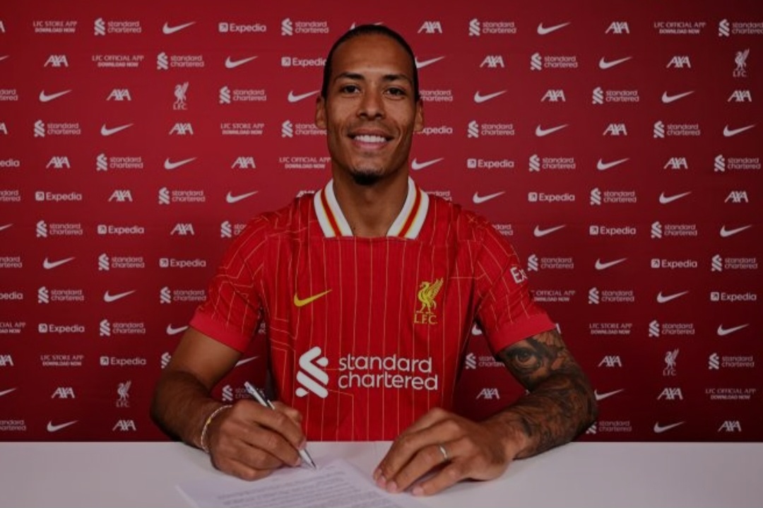 Virgil Van Dijk ikuti jejak Mohamed Salah memperpanjang kontrak bersama Liverpool.