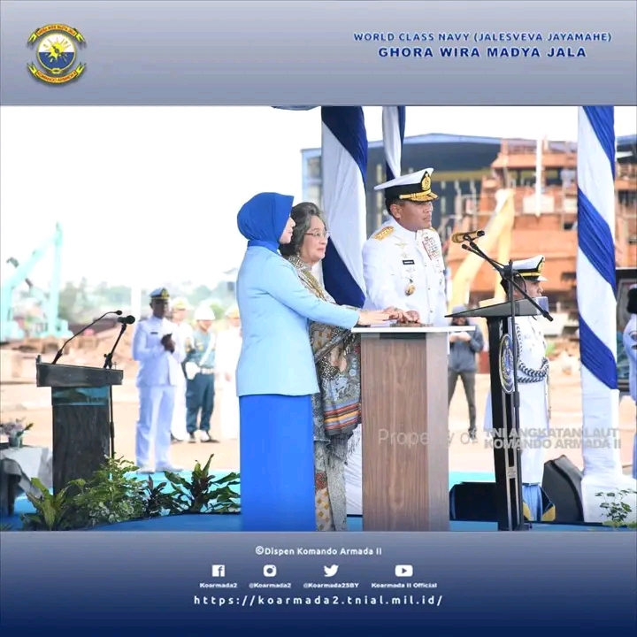 Keluarga Bung Hatta ikut meluncurkan KRI Bung Hatta 370 di kawasan Batam. (IST)