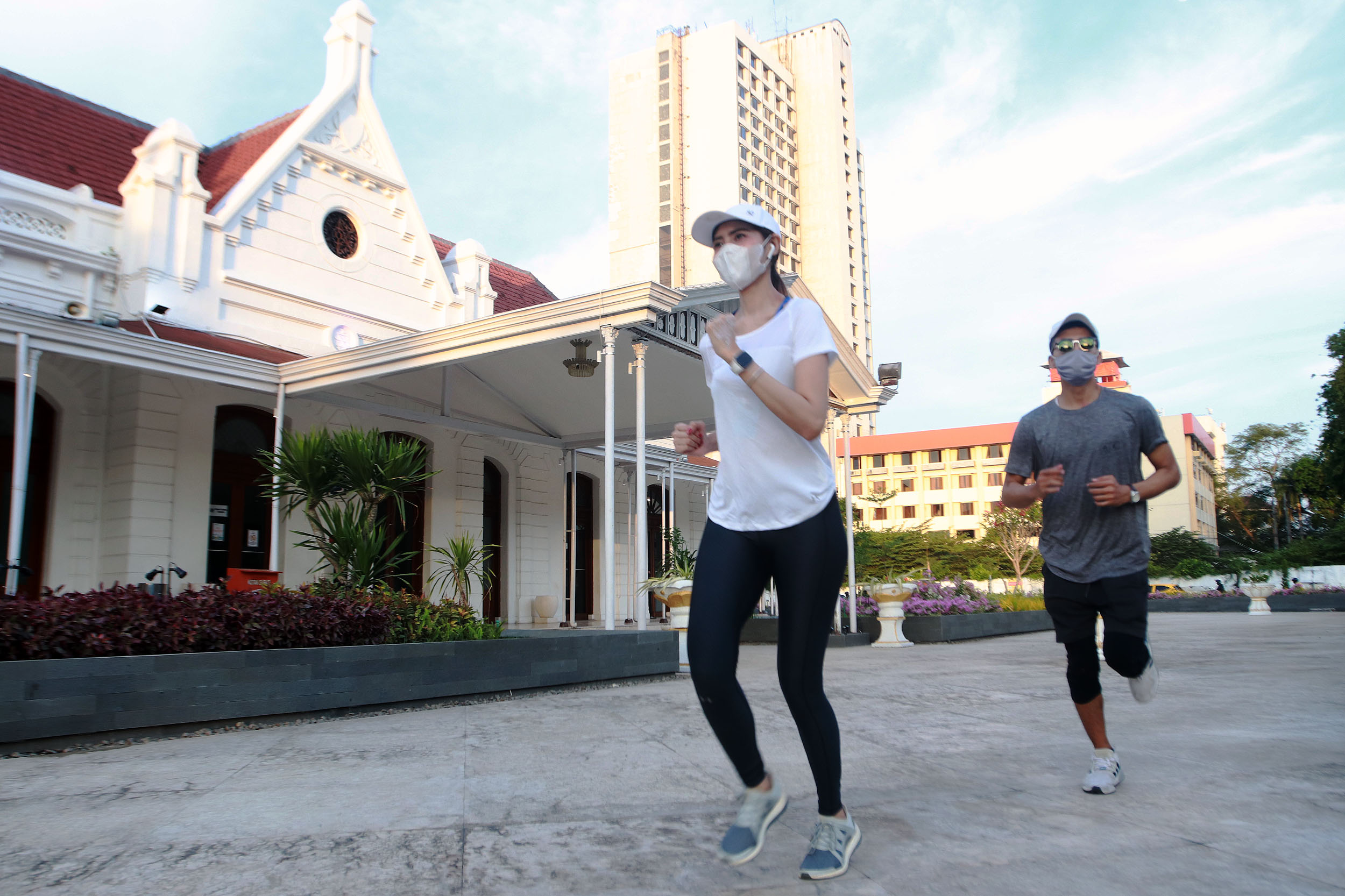 Surabaya memiliki tempat-tempat menarik untuk melakukan olahraga pagi, mulai taman, lapangan olahraga, hingga indoor area.