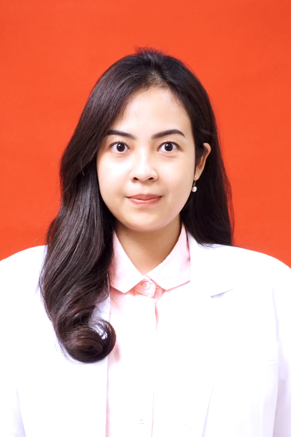 dr. Maria Evane Navy Cahaya Putri, Dokter Umum, Alumni Fakultas Kedokteran Universitas Hang Tuah Surabaya.