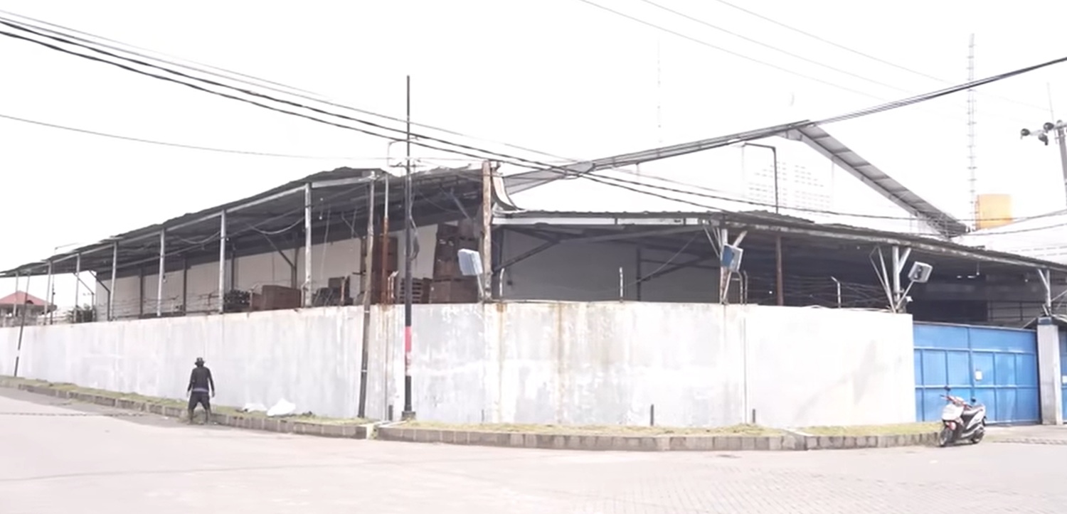 LANGGAR ATURAN: Gudang CV Sentoso Seal yang ada di Pergudangan Margomulyo Suri Mulia Permai blok H-14 Surabaya tidak mengantongi izin Tanda Daftar Gudang.