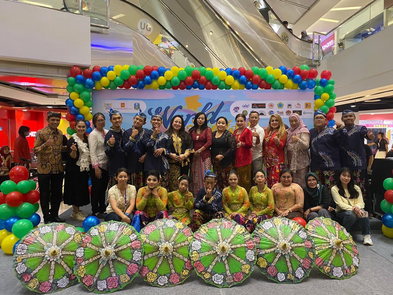 Para penari dari Sanggar Mulyo Joyo Enterprise Surabaya seusai menampilkan Tari Silih Asih. (IST)