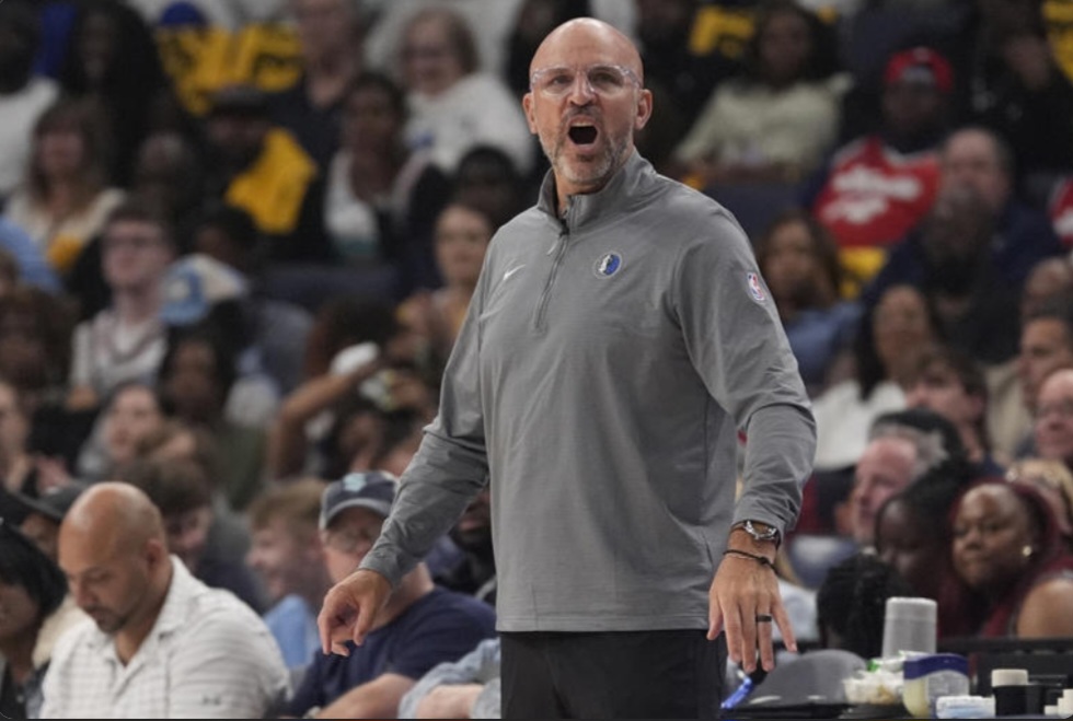 Jason Kidd yang kini menjadi pelatih tim bola basket Dallas Mavericks ikut memiliki saham di Everton.