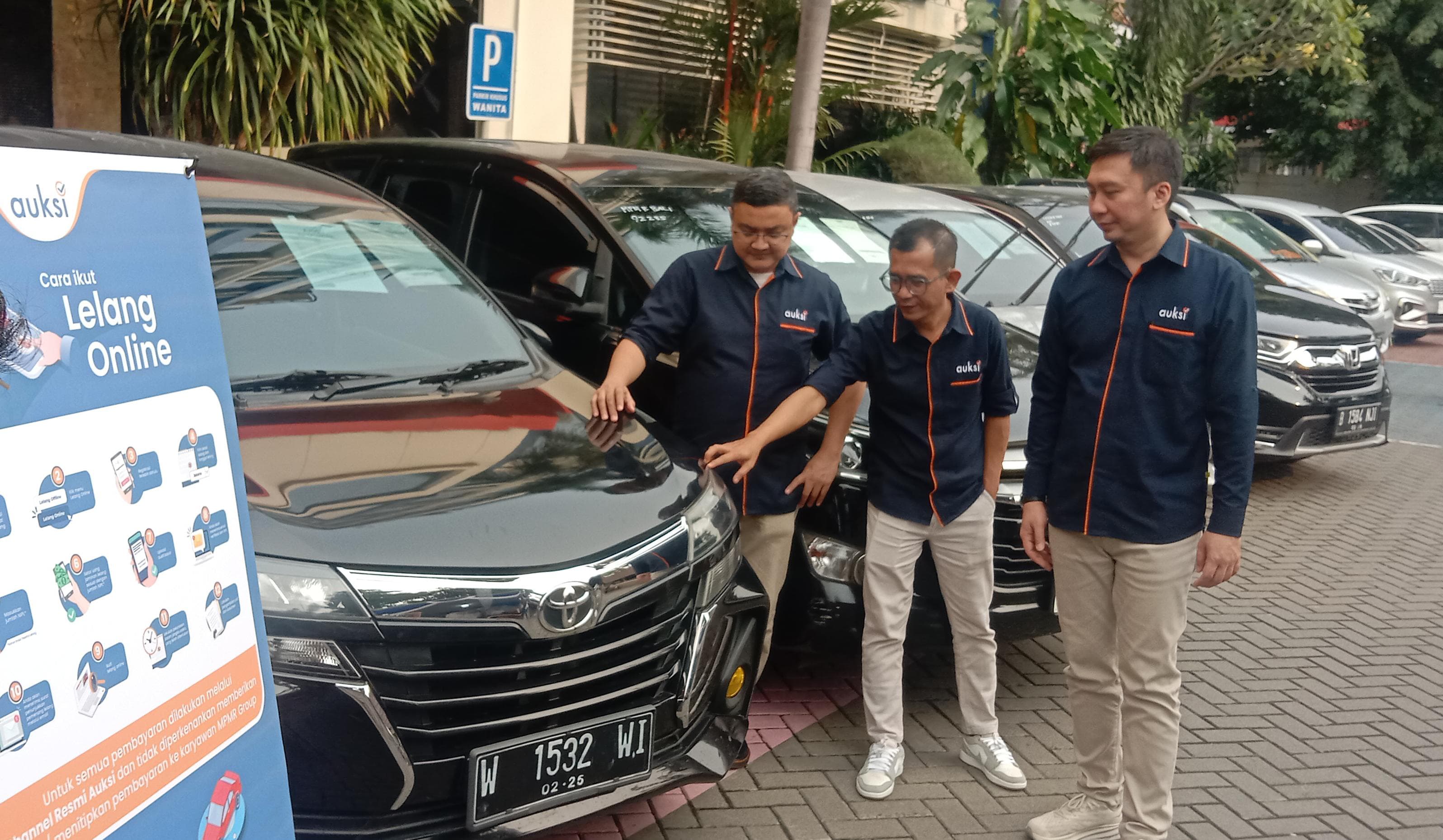 PT Balai Lelang Asta Nara Jaya (AUKSI) menggelar lelang terbuka 52 unit kendaraan di Surabaya.&nbsp;