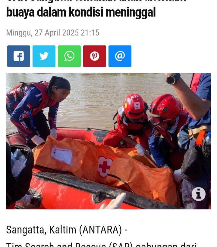 Petugas evakuasi jenazah bocah di Sungai Sangatta Kalimantan Timur. (IST)
