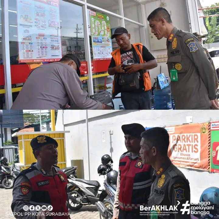 Petugas gabungan amankan tukang parkir liar di salah satu minimarket di Surabaya. (IST)