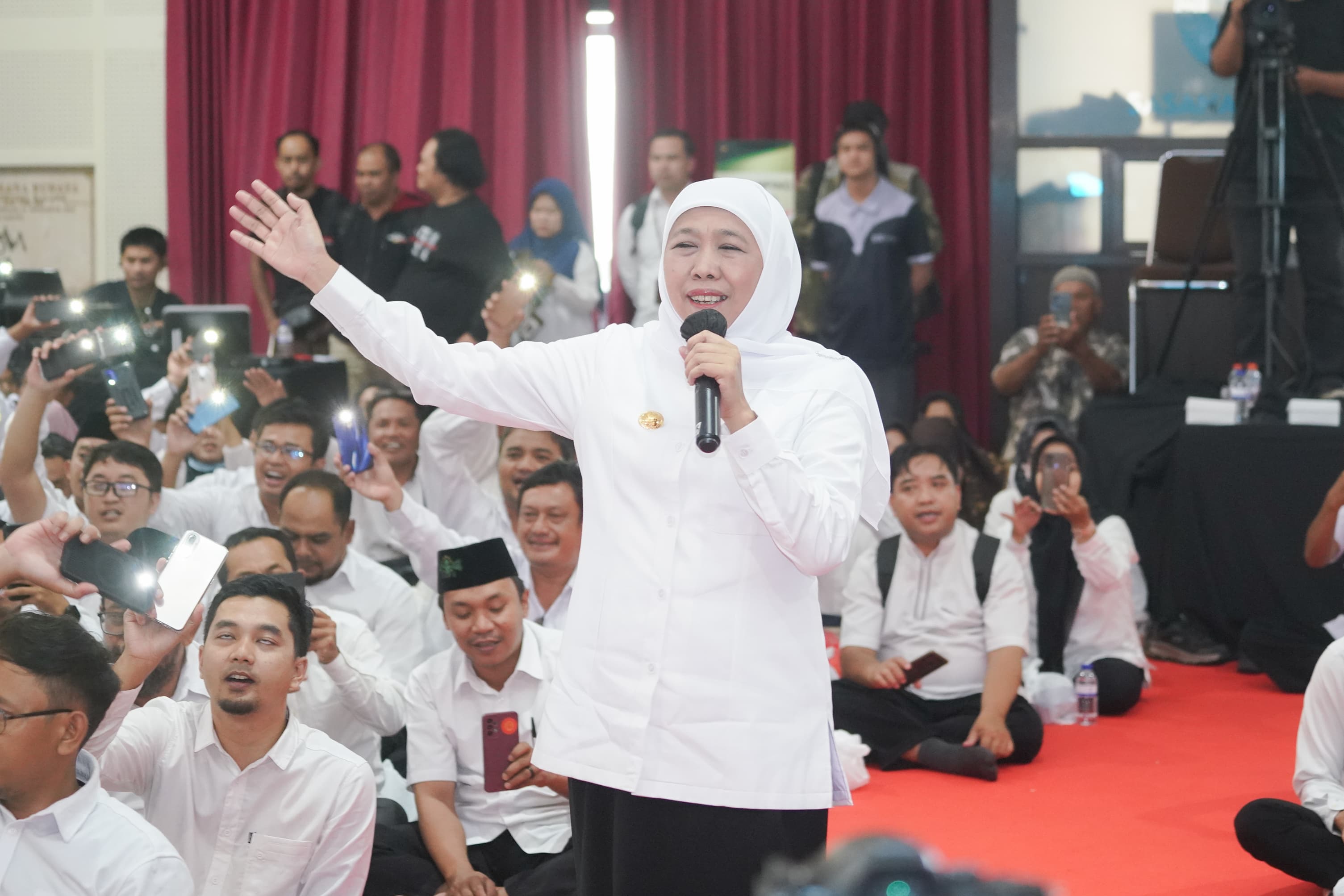 Gubernur Jatim Khofifah Indar Parawansa.