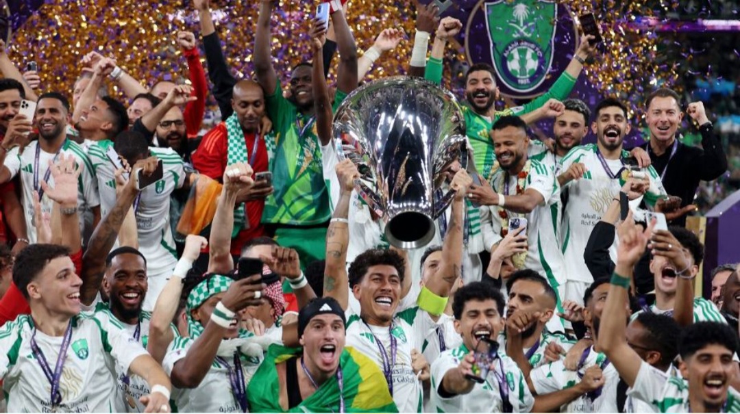 Al Ahli telah dinobatkan sebagai juara Asia untuk pertama kalinya setelah gol dari Galeno dan Franck Kessi&eacute; memberi mereka kemenangan 2-0 di final Elite Liga Champions AFC pada hari Sabtu. Yasser Bakh
