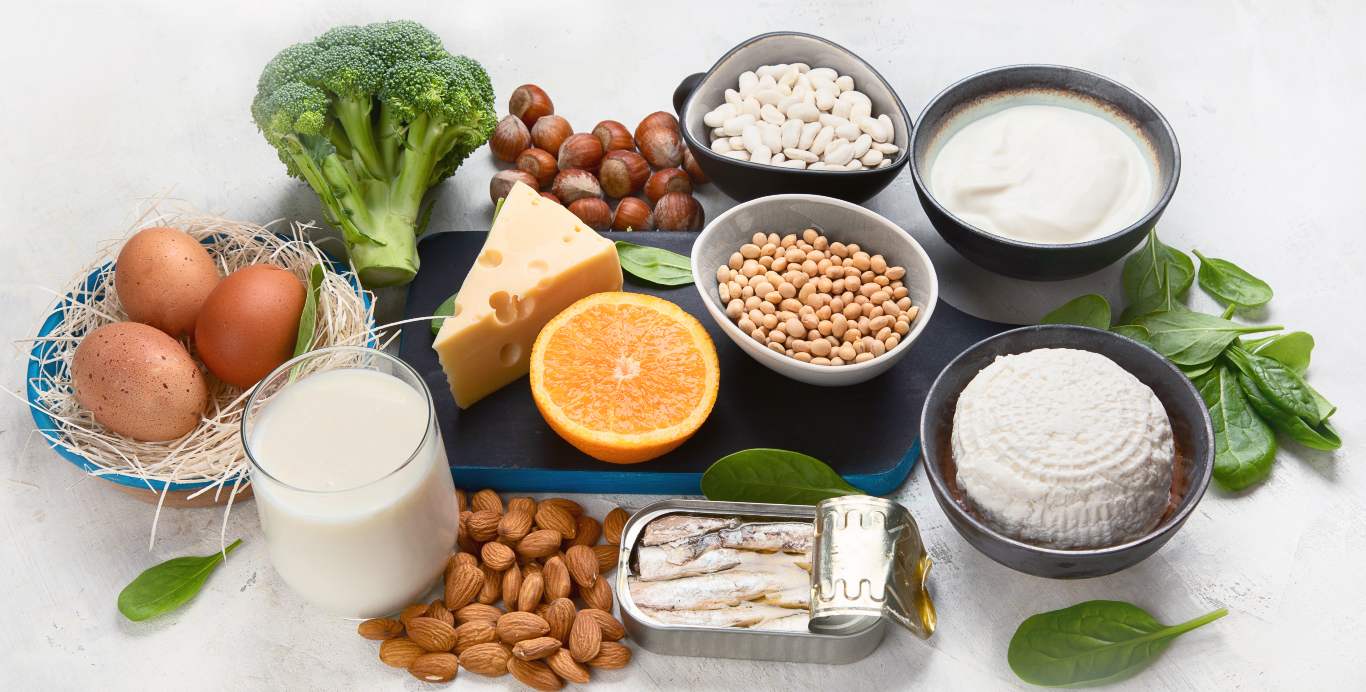 Untuk menjaga Kesehatan tulang diperlukan bahan-bahan makanan bernutrisi mulai dari sayur, buah, kacang-kacangan, hingga olahan susu.