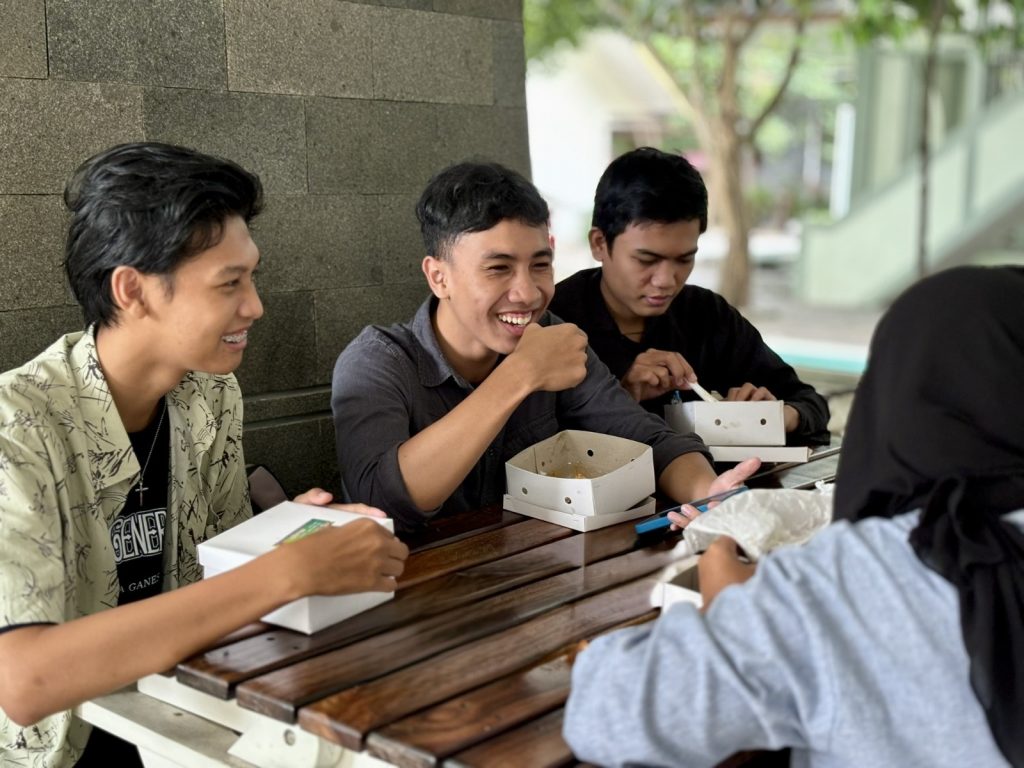 PENUHI NUTRISI: Sebelum memulai aktivitas yang menyita konsentrasi diharapkan untuk sarapan terlebih dahulu karena berpengaruh pada kinerja otak dan tubuh.