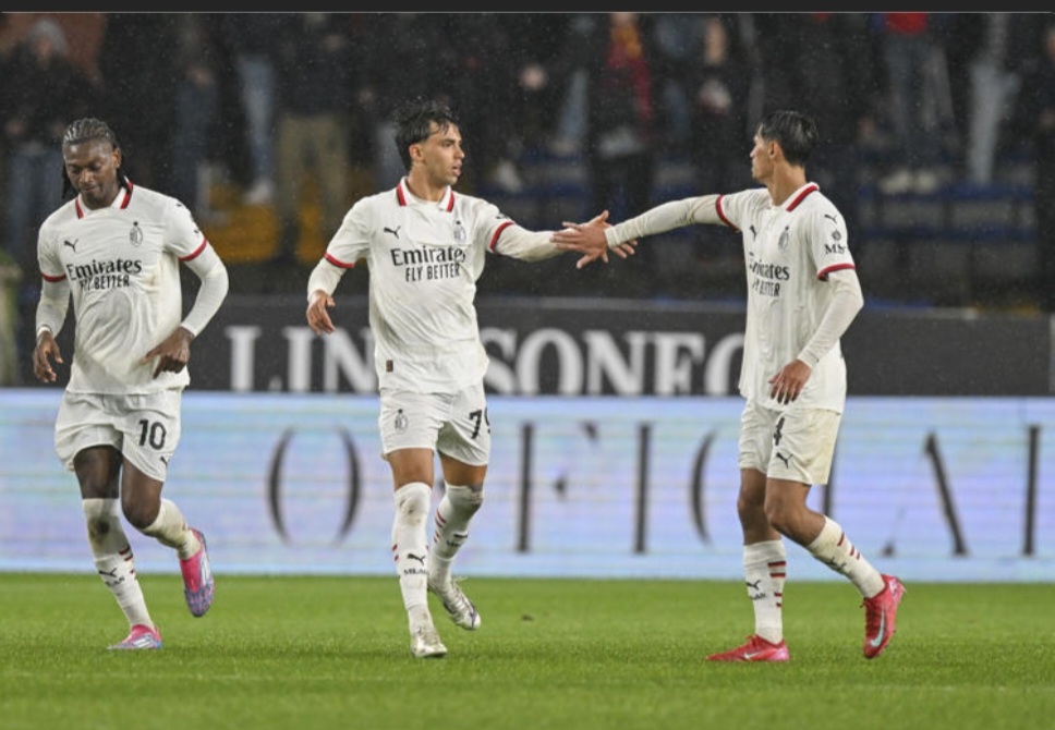 Rafael Leao lakukan selwbrasi usai cetak gol ke gawang Genoa.