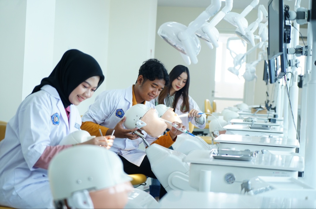 Fakultas Kedokteran Gigi Universitas Muhammadiyah (UM) Surabaya terus memberikan yang terbaik untuk mahasiswa.