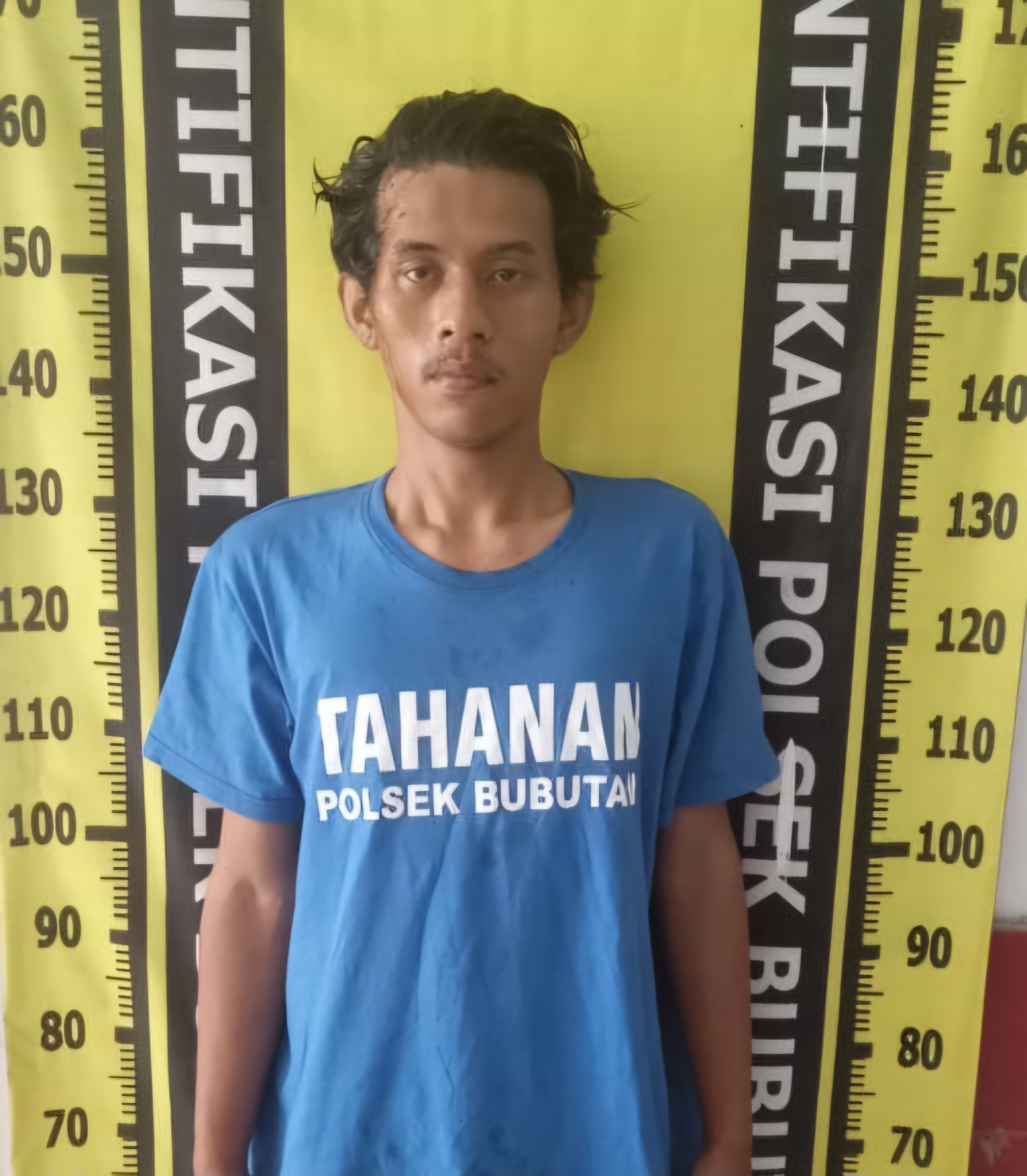 DIRINGKUS : Tersangka curanmor Alfiyata Ramadhan saat diamankan Polsek Bubutan usai ketahuan curi motor di Jakan Tembok Dukuh, Surabaya. (IST/RADAR SURABAYA)