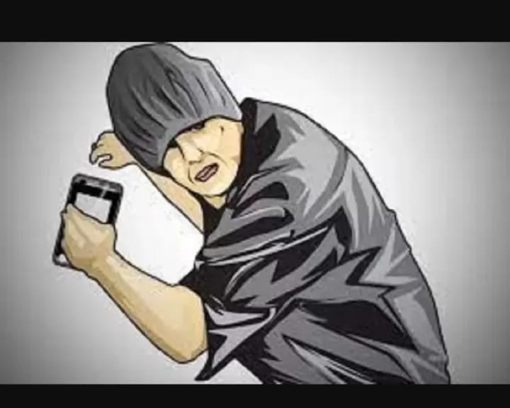 DITANGKAP : Jambret HP ojol di Jalan Kenjeran, Surabaya, dihajar massa. (ILUSTRASI/RADAR SURABAYA)