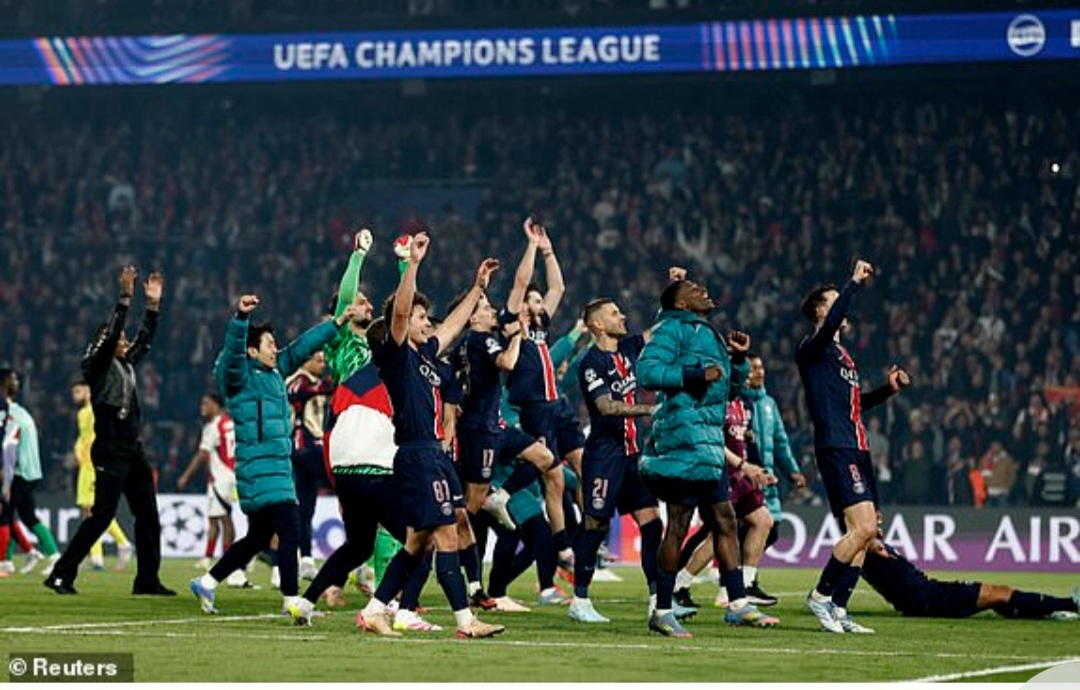 Les Parisiens melakukan selebraai di depan pendukungnya setelah melaju ke final.Liga Champions.