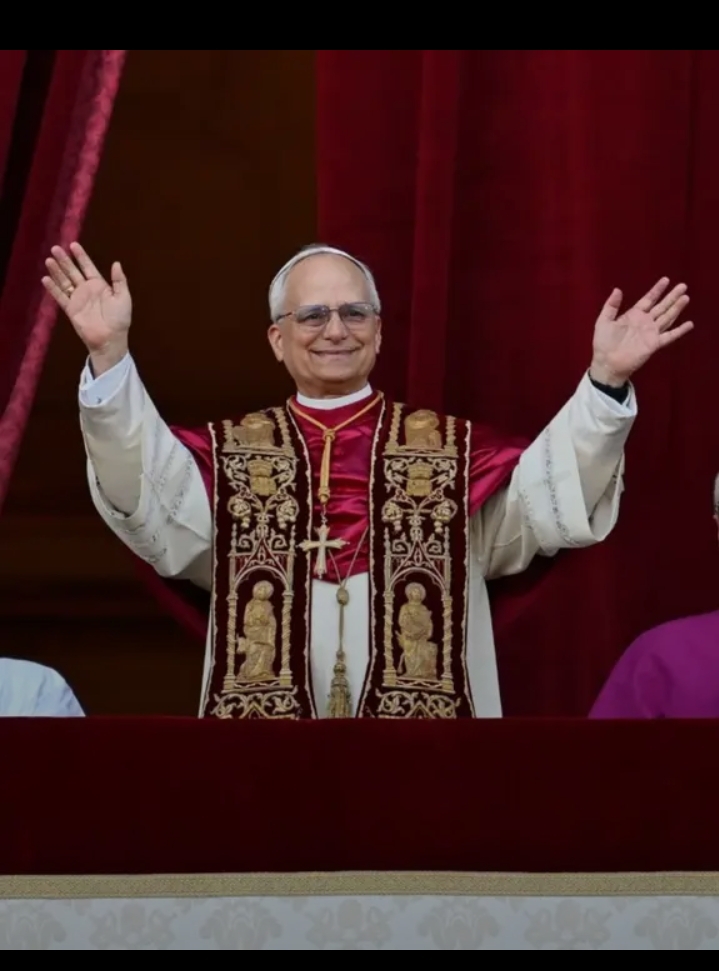 Paus Leo XIV asal Amerika Serikat pertama kali tampil di depan publik. (Vatican News)
