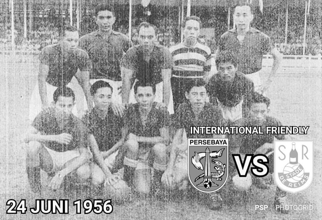Persebaya bertanding dengan Stade de Reims di stadion Tambaksari, Surabaya pada 24 Juni 1956.