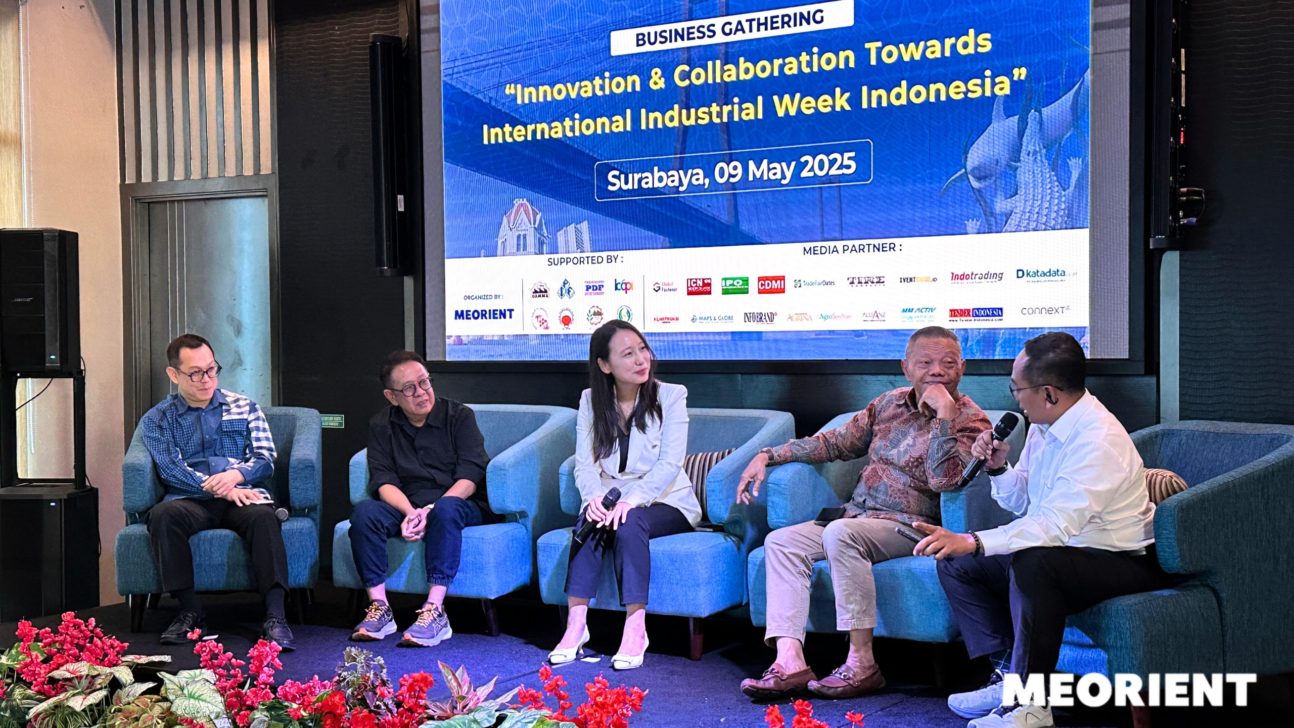 Talkshow di sela-sela Roadshow IIW Indonesia 2025 di Platinum Hotel Surabaya.