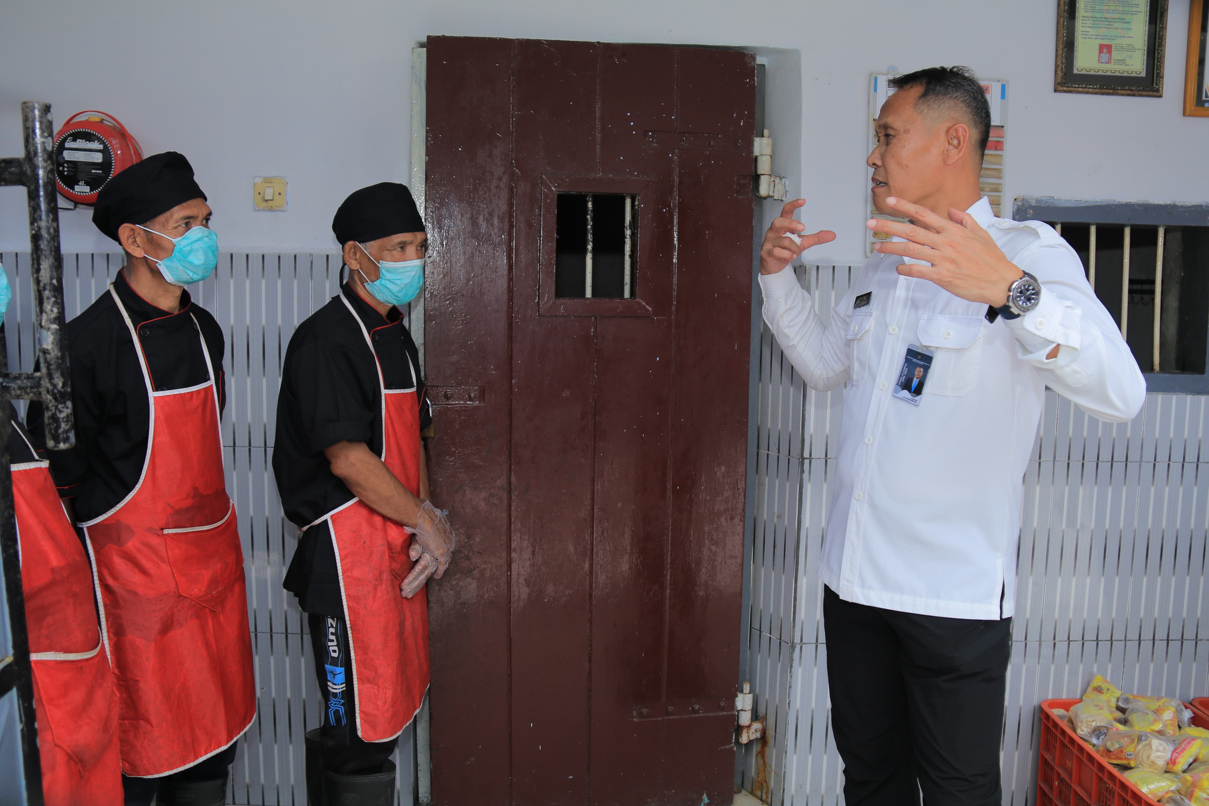 PENGURANGAN : Sebanyak 24 narapidana beragama Budha mendapat remisi khusus Waisak. (IST/RADAR SURABAYA)
