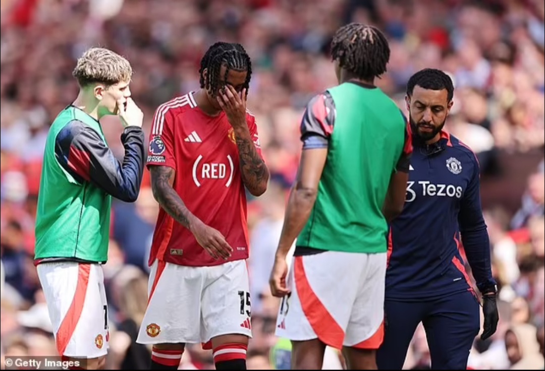 Leny Yoro juga dipaksa keluar lapangan dalam laga yang menjadi pukulan telak menjelang final Liga Europa