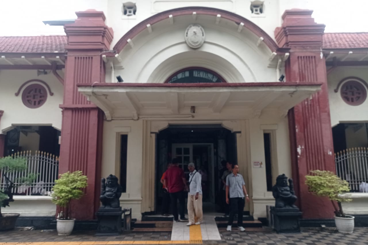 TEGA : Sidang dugaan TPPO di PN Surabaya. Terungkap terdakwa jual pacar yang hamil lewat MiChat. (ILUSTRASI/RADAR SURABAYA)