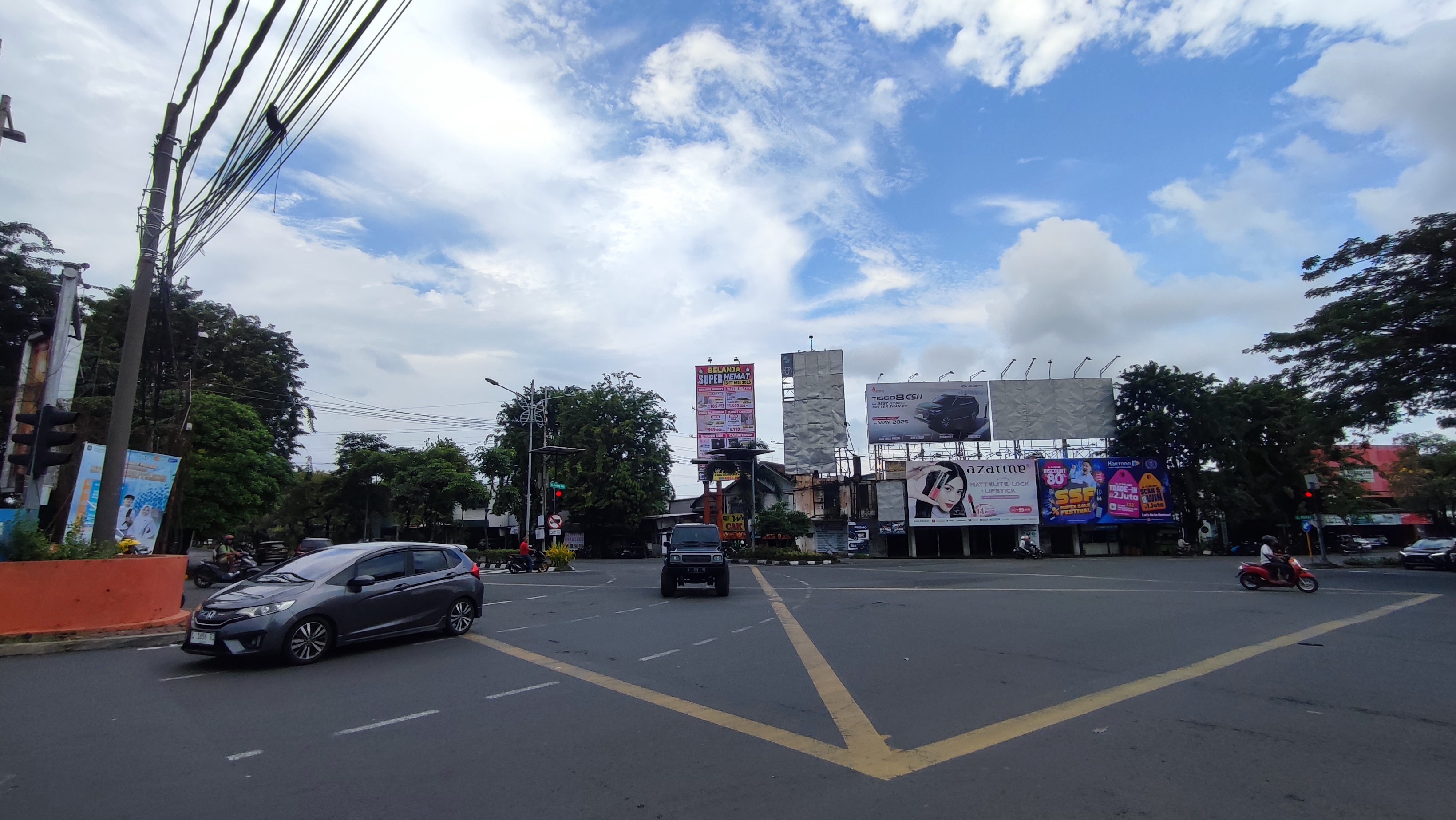 PERBAIKAN INFRASTRUKTUR: Pemerintah Kota Surabaya akan melakukan overlay pada ruas Jalan Panjang Jiwo dan Prapen hingga Jemursari.