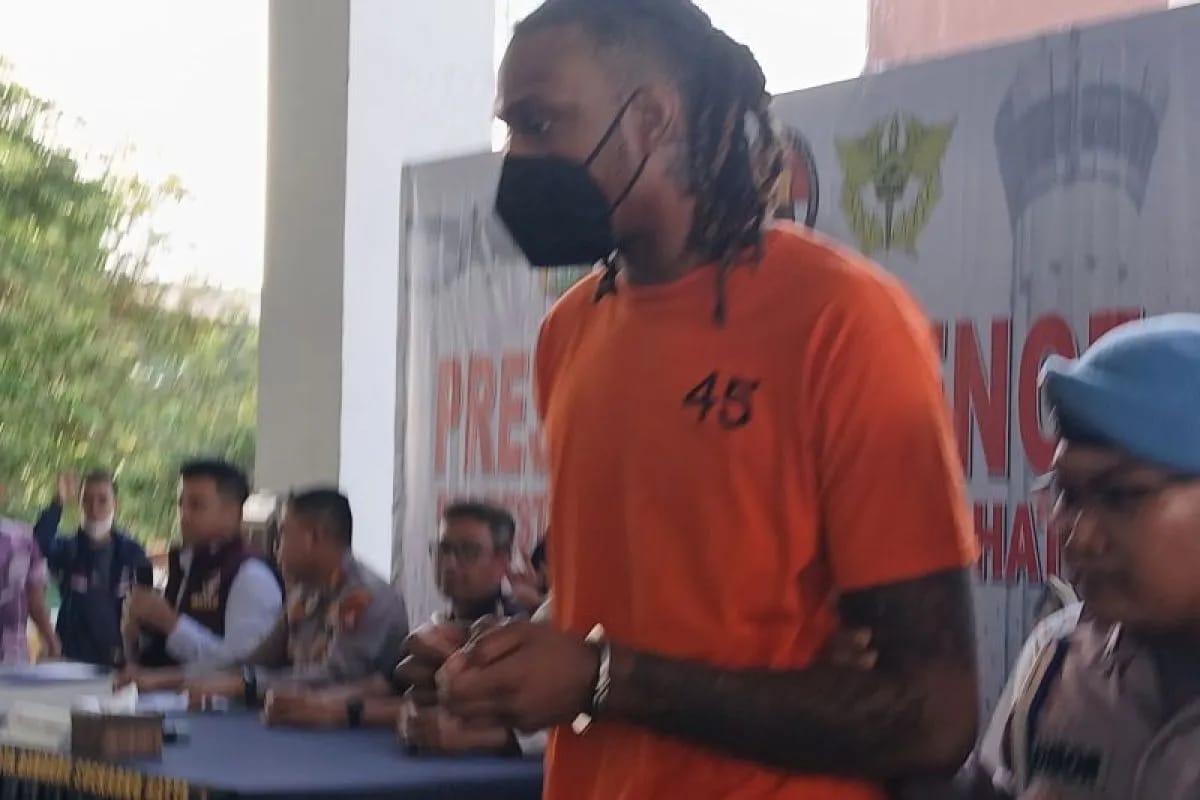 DIAMANKAN : Pemain asing Tangerang Hawk, Jarred Dwayne Shaw ditangkap karena membeli permen mengandung ganja. (ANTARA/RADAR SURABAYA)