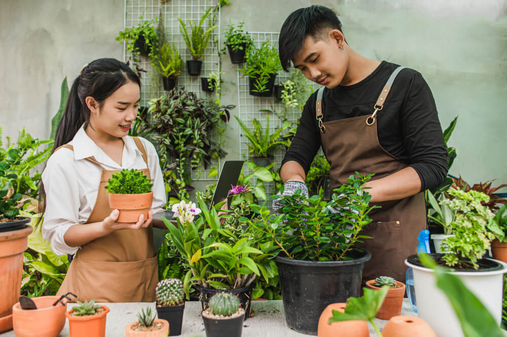 Berkebun adalah aktivitas yang tidak hanya menyenangkan tetapi juga memberikan banyak manfaat.