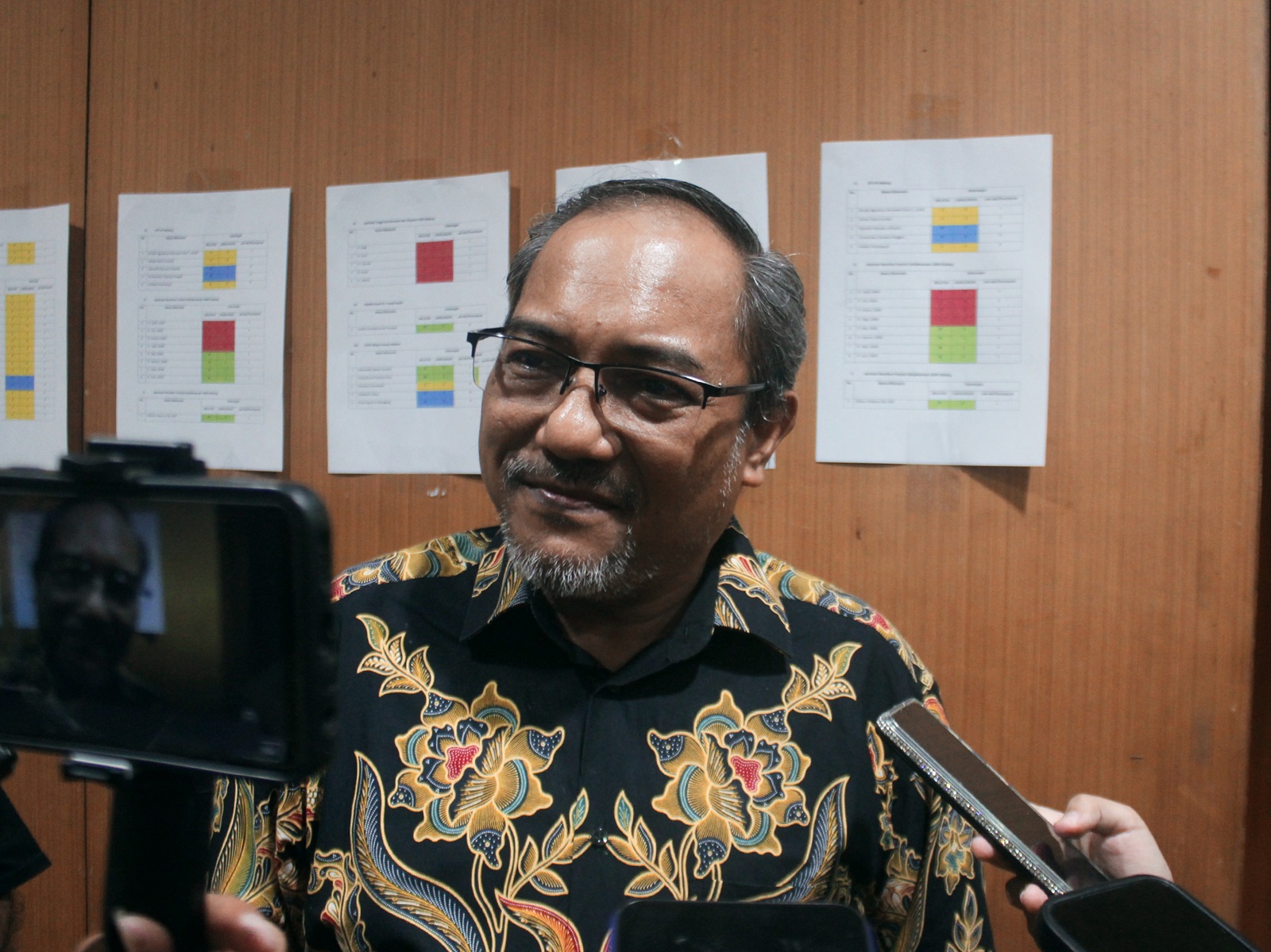 BAWA PESAN: Nasir Abas yang dulu merupakan mantan pemimpin Jamaah Islamiyah dan mantan napiter saat datang pada peringatan 7 tahun peringatan bom 13 mei di Gereja Katolik Santa Maria Tak Bercela.