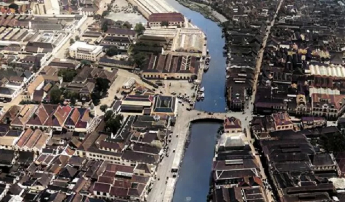 Kawasan Eropa dan pusat pemerintahan Surabaya tempo dulu terlihat seperti miniatur kota Rotterdam.