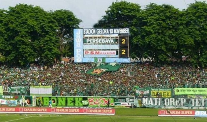 RIUH: Stadion Gelora 10 November selalu dipenuhi lautan manusia jika Persebaya, klub bola kebangaan arek-arek Suroboyo, menjamu lawan-lawannya.