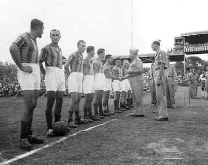 LEGENDA: Tahun 1927, R. Pamoedji dan Paidjo mendirikan Soerabajasche Indonesische VoetbalBond (SIVB) dalam perkembangnya menjadi Persebaya.