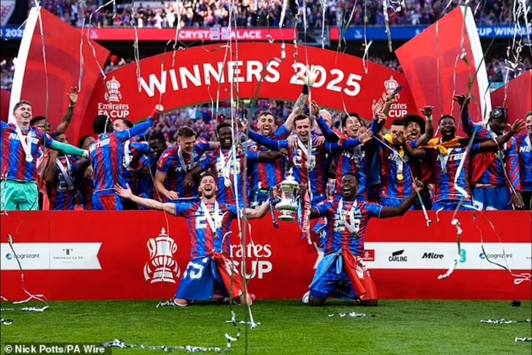 Crystal Palace memenangkan trofi utama pertama mereka setelah mengalahkan Man City 1-0 di final Piala FA