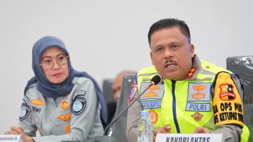 KOMITMEN : Kakorlantas Polri Irjen Pol Agus Suryonugroho mengungkapkan tren kecelakaan disebabkan truk ODOL mengalami penurunan awal tahun ini. (JPC/RADAR SURABAYA)